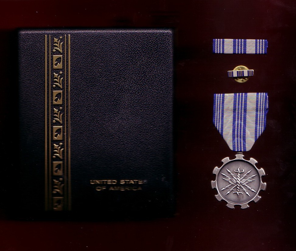 Usaf Air Force Achievement Medal In Case With Ribbon Bar And Lapel Pin