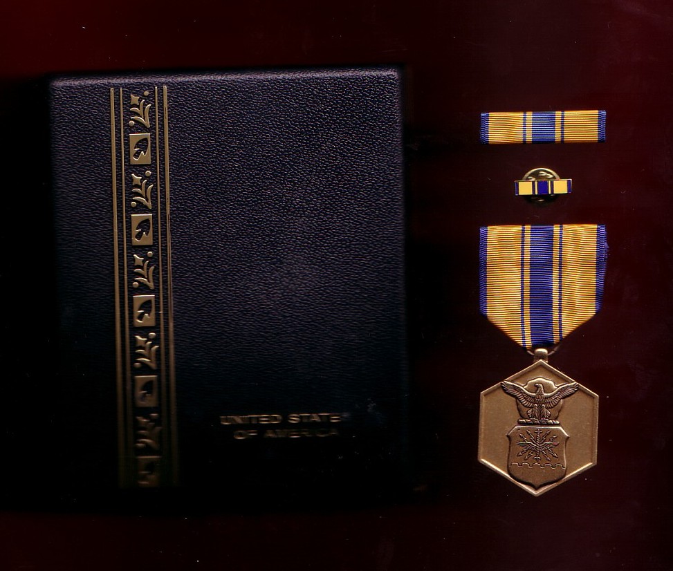 Usaf Air Force Commendation Medal In Case With Ribbon Bar And