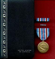WWII American Campaign Medal in Case with ribbon bar and lapel pin