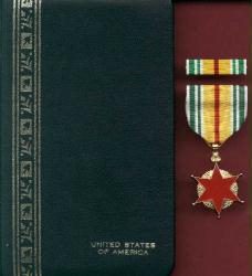 Viet Nam Wound medal with ribbon bar in case