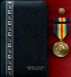 World War I Victory Medal in Case with ribbon bar and discharge pin