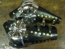 Rondell Splinted Arms with Fluer-de-lis Piercework